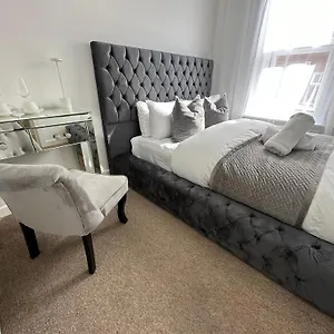 Comfortable For One Cozy For Two 5 Min From The Small Room. Guest house